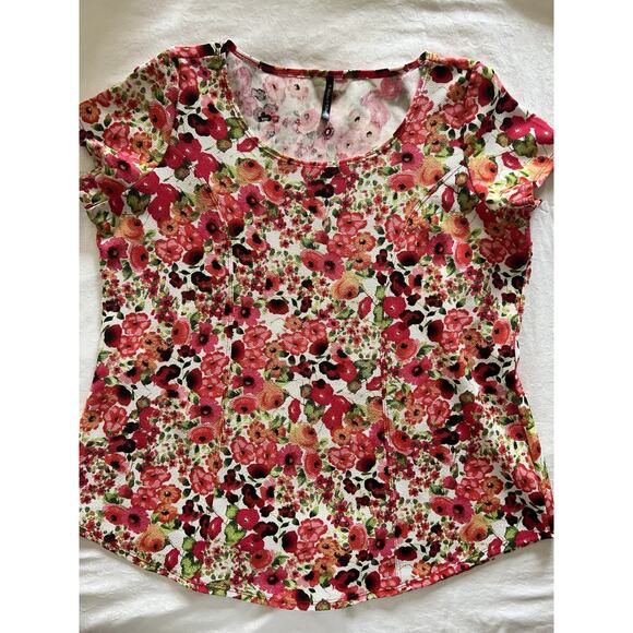 Bleeker & McDougal Women's 1X Red Floral Short Sleeve Shirt - Picture 2 of 12